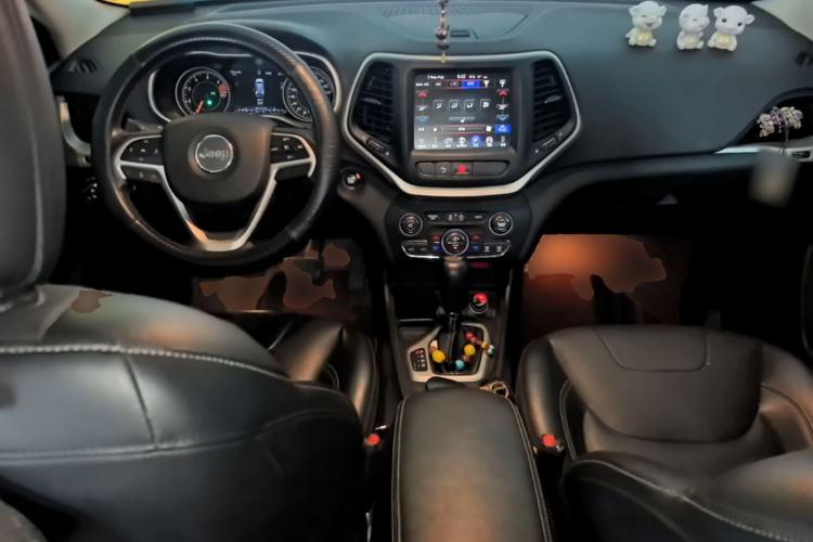 Used Jeep Cherokee 2017 2.0L Superior Edition Center Console