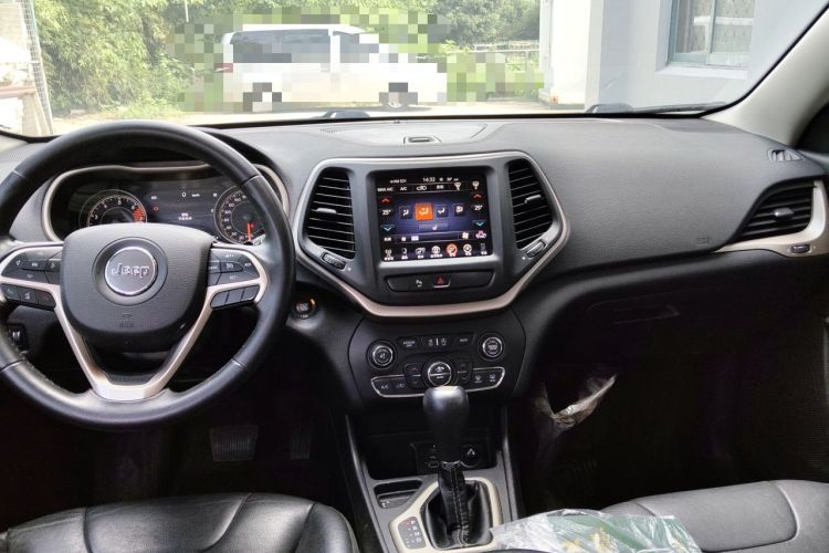 Used Jeep Cherokee 2017 2.0L Superior Edition Center Console