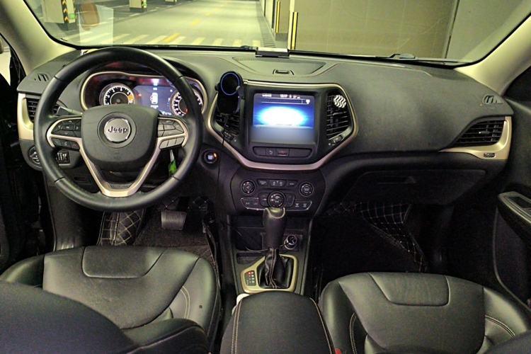 Used Jeep Cherokee 2017 2.0L Superior Edition Center Console
