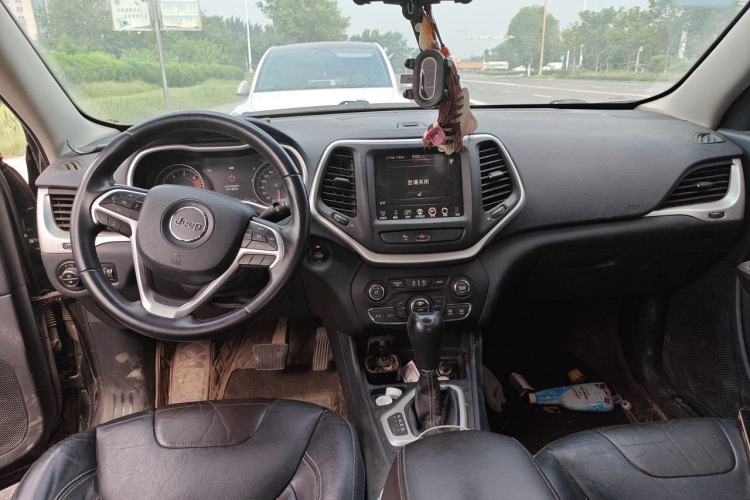 Used Jeep Cherokee 2017 2.4L Leading Edition Center Console