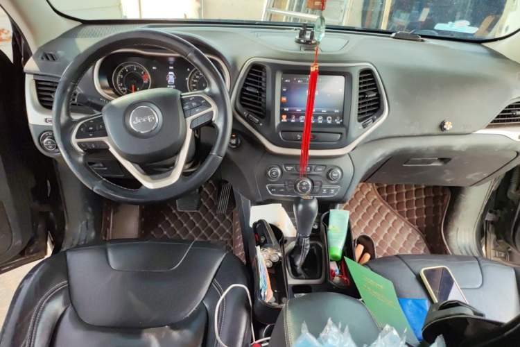 Used Jeep Cherokee 2017 2.0L Superior Edition Center Console