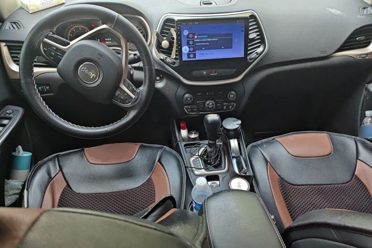Used Jeep Cherokee 2017 2.4L Leading Edition Center Console