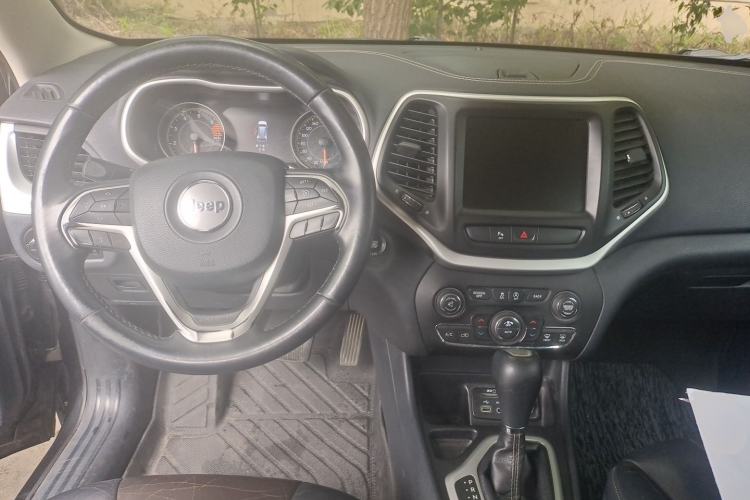 Used Jeep Cherokee 2017 2.0L Superior Edition Center Console