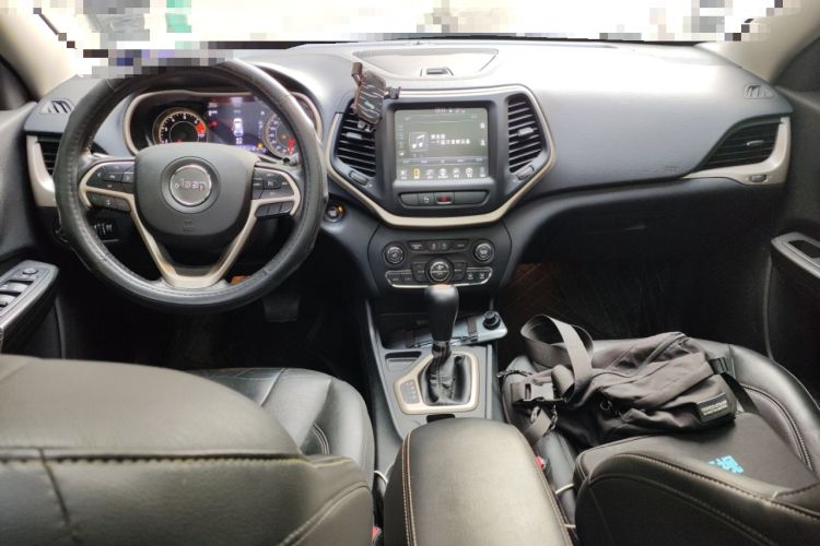 Used Jeep Cherokee 2017 2.4L Leading Smart Edition Center Console