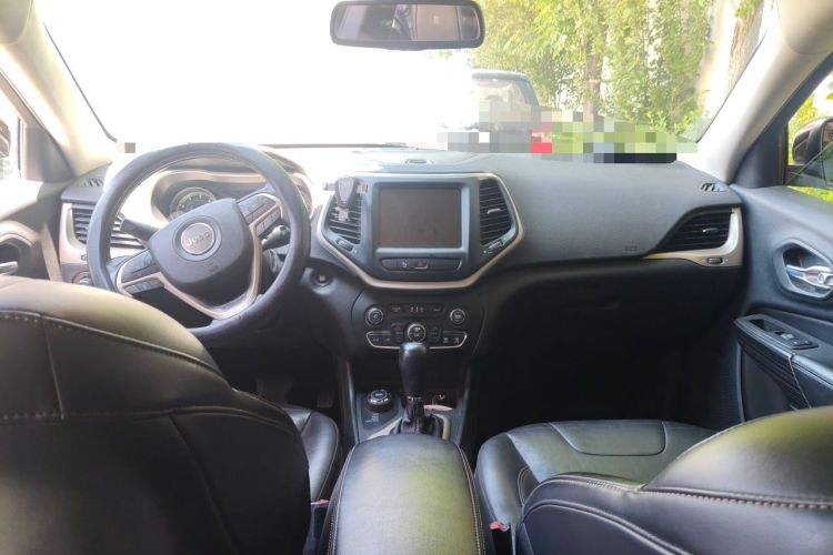 Used Jeep Cherokee 2017 2.4L Professional Smart Edition Center Console