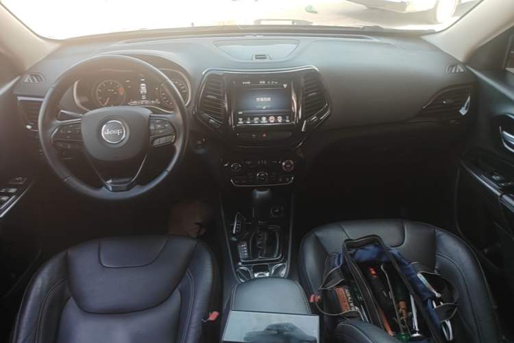 Used Jeep Cherokee 2017 2.0L Superior Edition Center Console