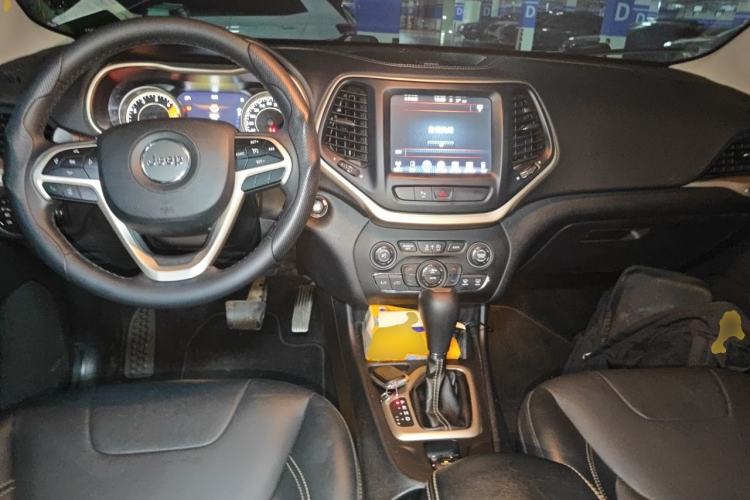 Used Jeep Cherokee 2017 2.0L Superior Edition Center Console