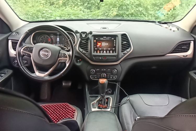 Used Jeep Cherokee 2017 2.0L Superior Edition Center Console