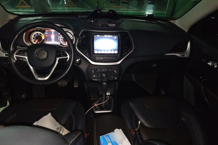 Used Jeep Cherokee 2017 2.0L Superior Edition Center Console