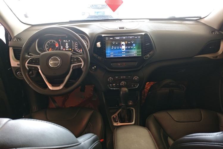 Used Jeep Cherokee 2017 2.4L Leading Edition Center Console
