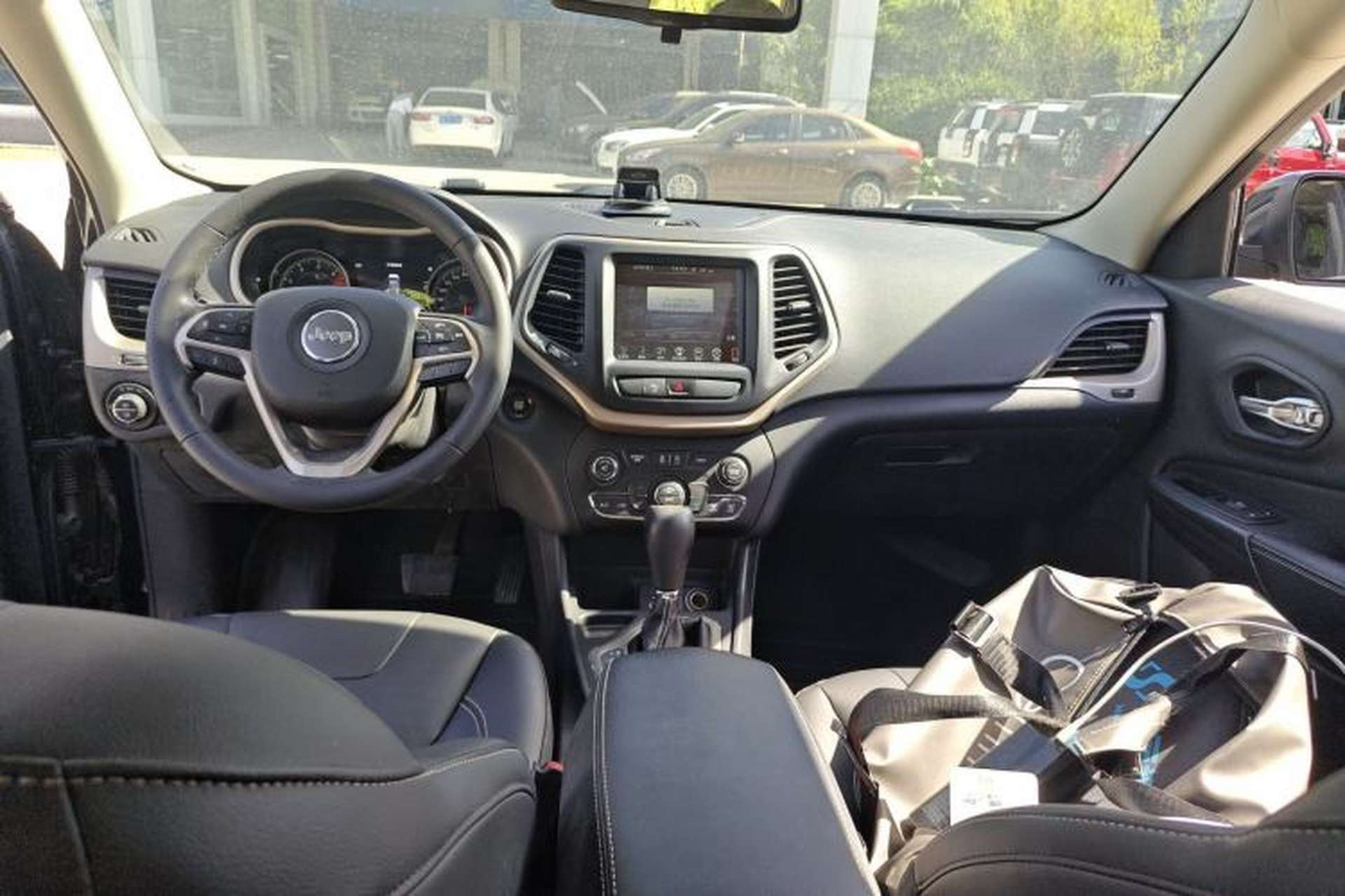 Used Jeep Cherokee 2017 2.0L Superior Edition Center Console