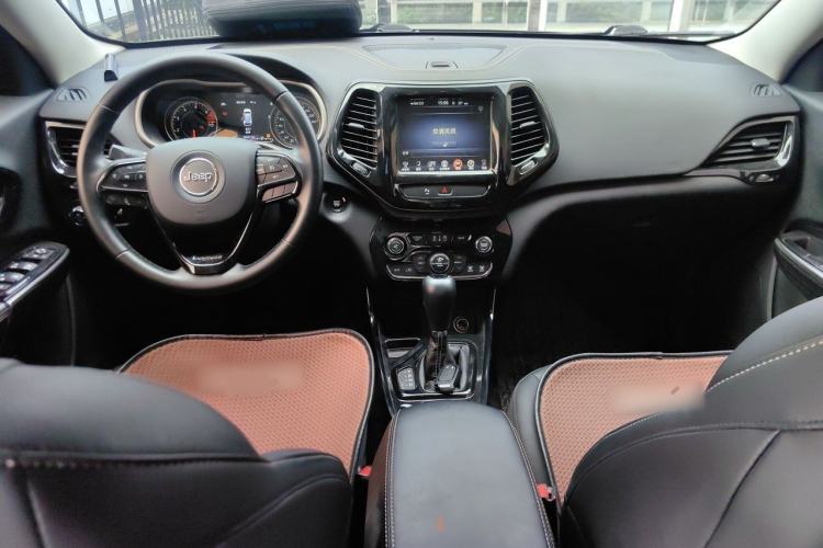 Used Jeep Cherokee 2017 2.4L Leading Smart Edition Center Console