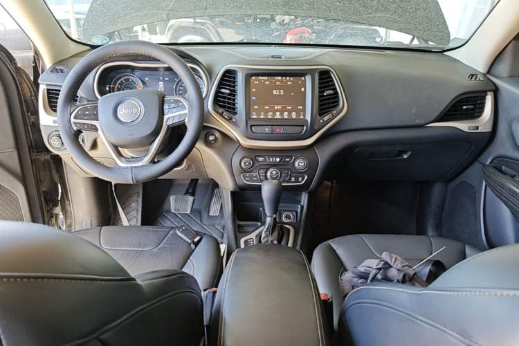 Used Jeep Cherokee 2017 2.0L Superior Edition Center Console
