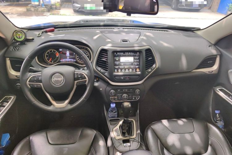 Used Jeep Cherokee 2017 2.0L Superior Edition Center Console