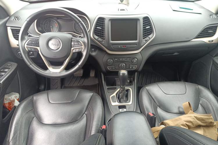 Used Jeep Cherokee 2017 2.0L Superior Edition Center Console