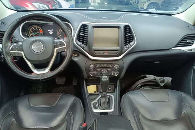 Used Jeep Cherokee 2017 2.4L Leading Smart Edition Center Console