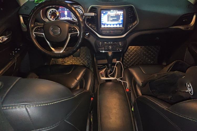 Used Jeep Cherokee 2017 2.0L Superior Edition Center Console