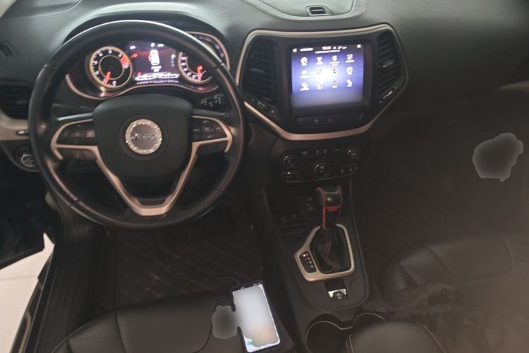 Used Jeep Cherokee 2017 2.0L Superior Edition Center Console