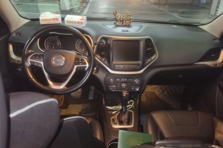 Used Jeep Cherokee 2017 2.0L Superior Edition Center Console
