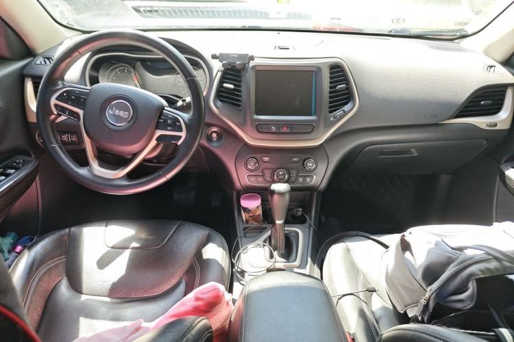 Used Jeep Cherokee 2017 2.4L Leading Smart Edition Center Console