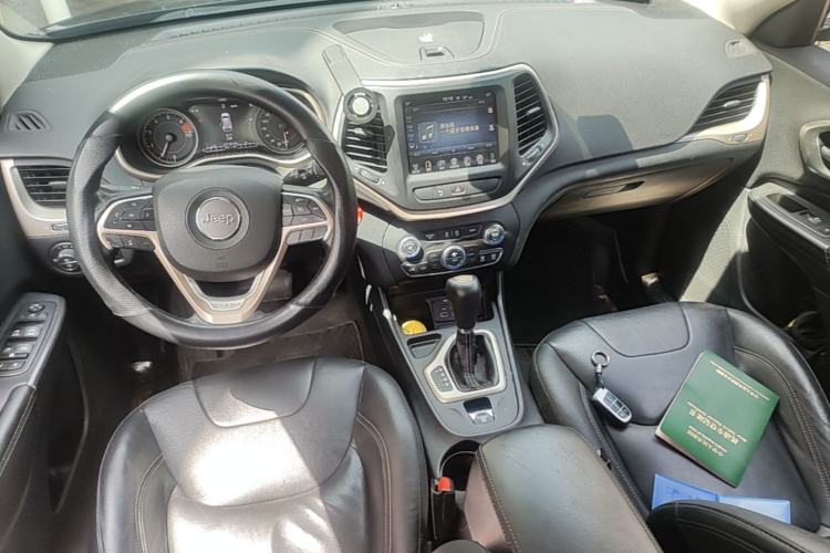 Used Jeep Cherokee 2017 2.4L Leading Smart Edition Center Console