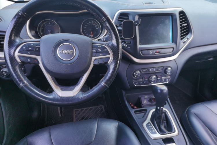 Used Jeep Cherokee 2017 2.0L Superior Edition Center Console