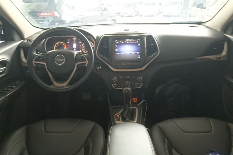 Used Jeep Cherokee 2017 2.0L Superior Edition Center Console