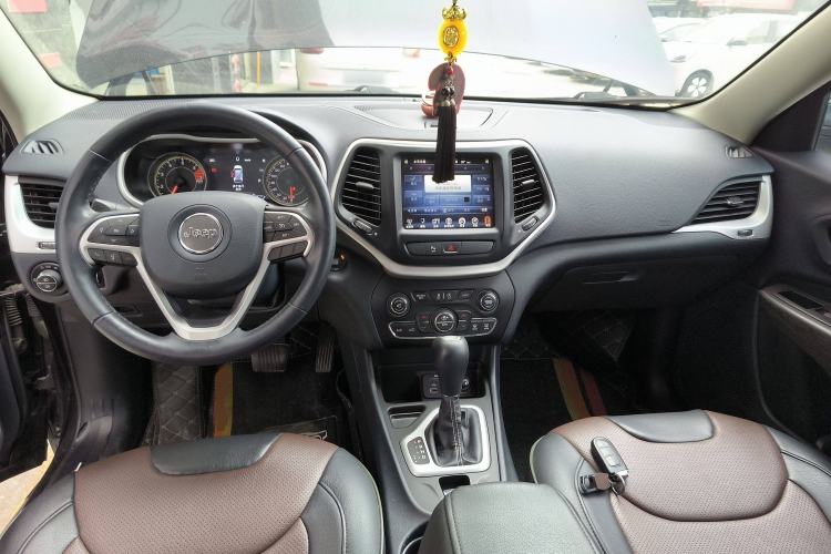 Used Jeep Cherokee 2017 2.0L Superior Edition Center Console