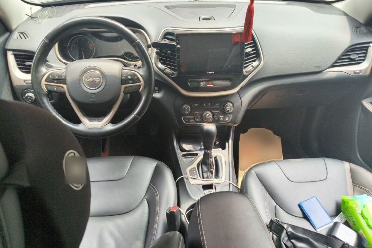 Used Jeep Cherokee 2017 2.4L Leading Edition Center Console