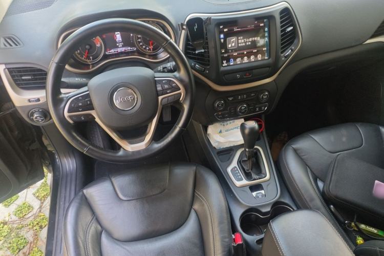 Used Jeep Cherokee 2017 2.0L Superior Edition Center Console