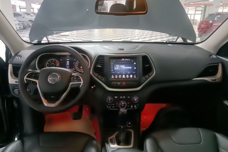 Used Jeep Cherokee 2017 2.0L Superior Edition Center Console