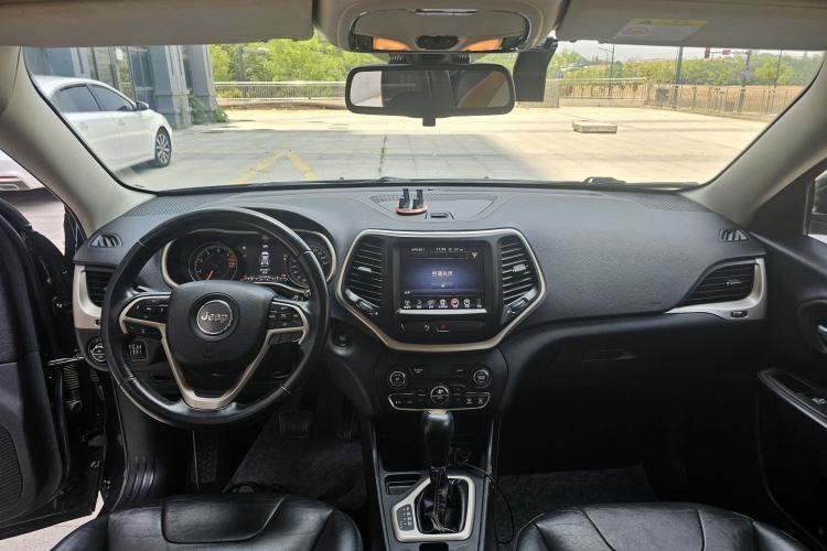 Used Jeep Cherokee 2017 2.0L Superior Edition Center Console