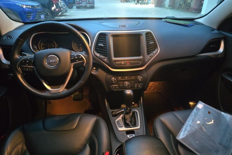 Used Jeep Cherokee 2017 2.0L Superior Edition Center Console