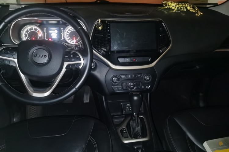 Used Jeep Cherokee 2017 2.4L Leading Edition Center Console