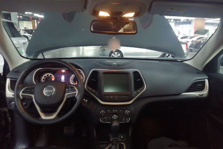 Used Jeep Cherokee 2017 2.0L Superior Edition Center Console
