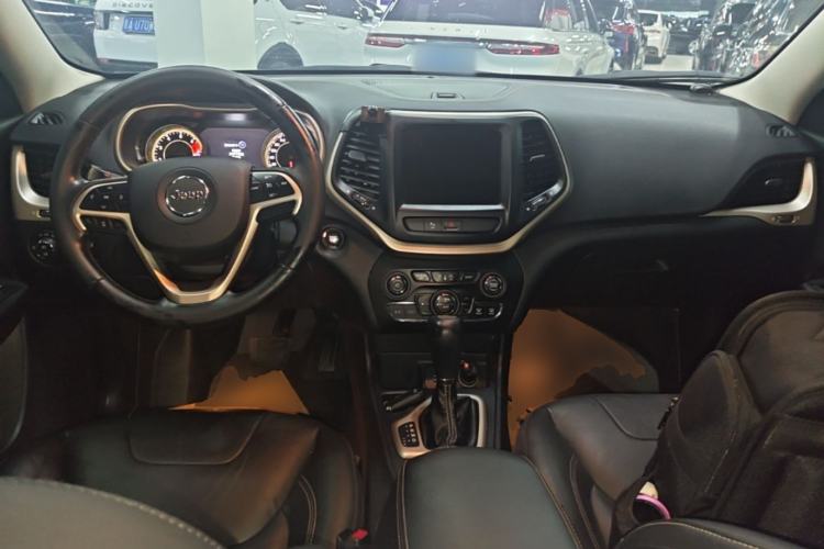 Used Jeep Cherokee 2017 2.4L Leading Smart Edition Center Console