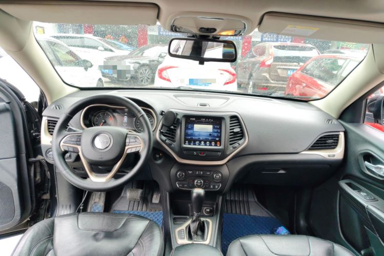 Used Jeep Cherokee 2017 2.0L Superior Edition Center Console