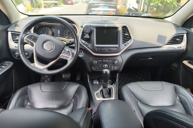 Used Jeep Cherokee 2017 2.4L Professional Smart Edition Center Console