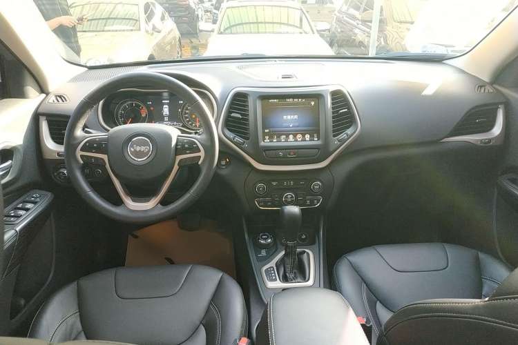 Used Jeep Cherokee 2017 2.4L Excellence Edition Center Console