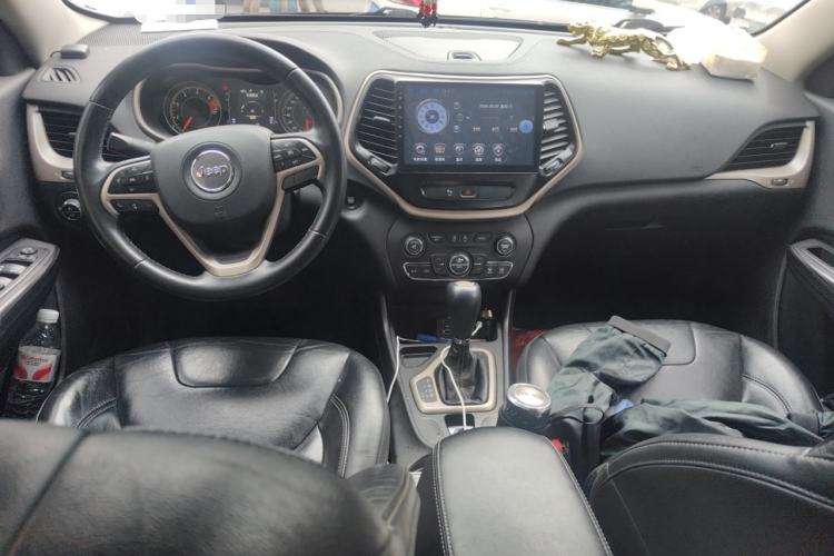 Used Jeep Cherokee 2017 2.4L Leading Edition Center Console