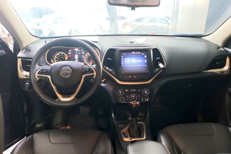 Used Jeep Cherokee 2017 2.0L Superior Edition Center Console