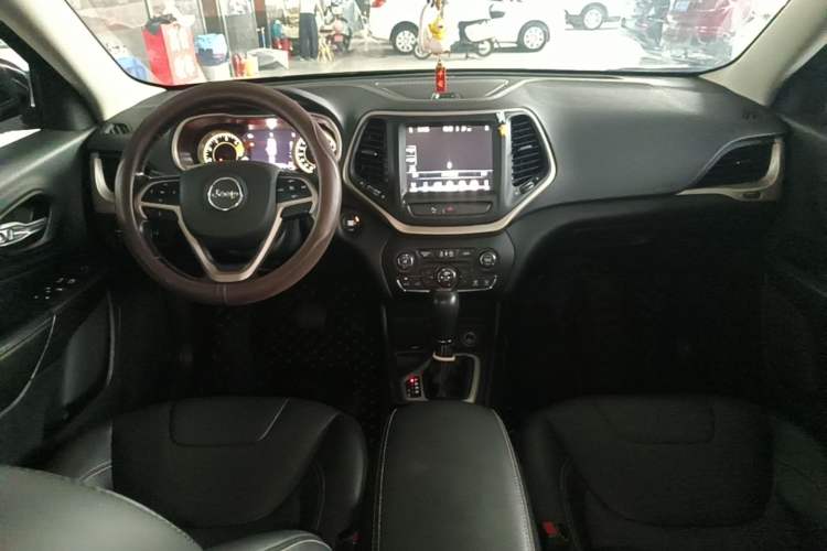 Used Jeep Cherokee 2017 2.0L Superior Edition Center Console