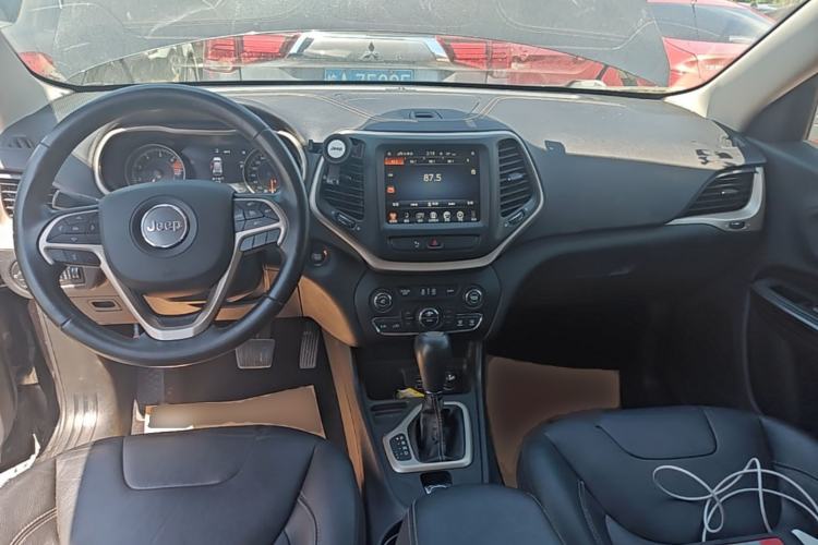 Used Jeep Cherokee 2017 2.0L Superior Edition Center Console