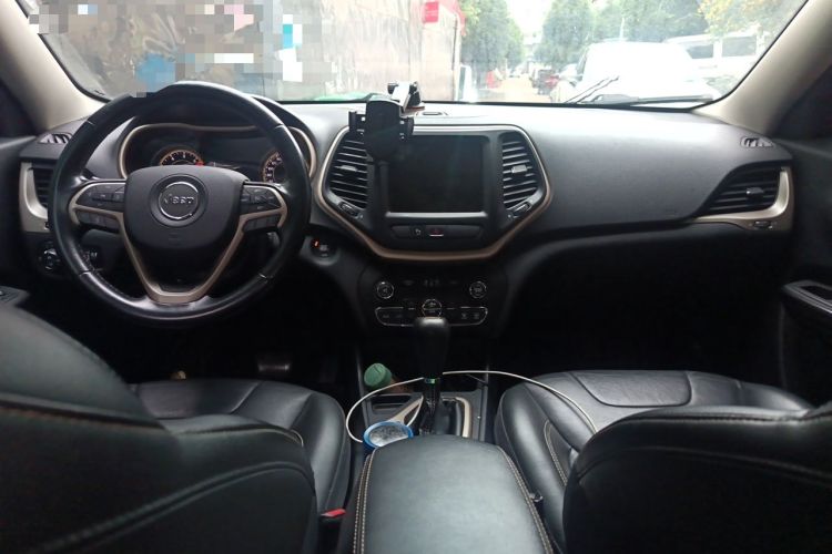 Used Jeep Cherokee 2017 2.0L Superior Edition Center Console