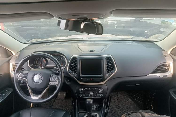 Used Jeep Cherokee 2017 2.0L Superior Edition Center Console