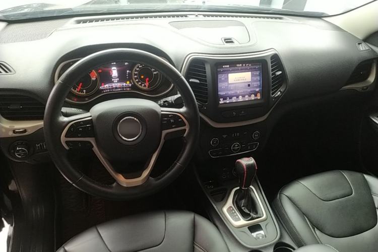 Used Jeep Cherokee 2017 2.0L Superior Edition Center Console