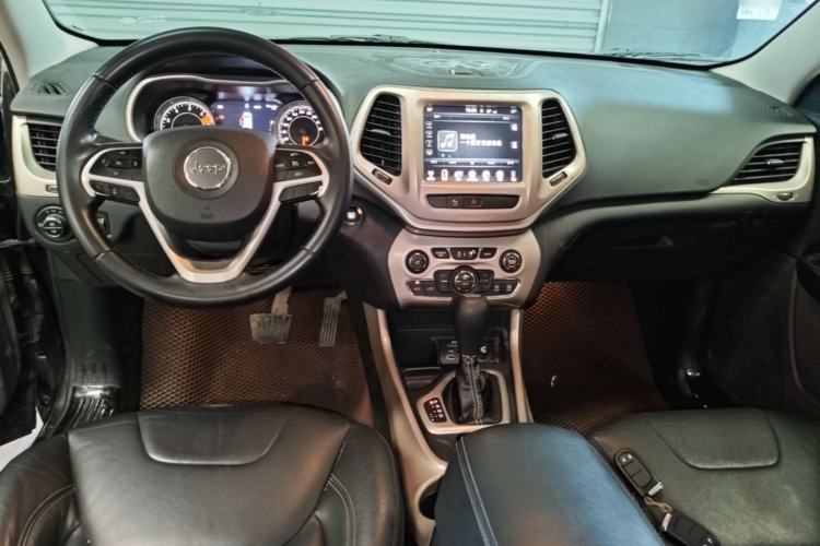 Used Jeep Cherokee 2017 2.0L Superior Edition Center Console