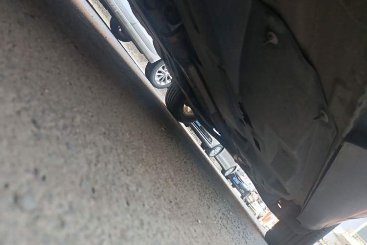 Used Jeep Cherokee 2017 2.0L Superior Edition Chassis Front Left