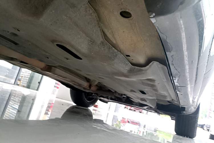 Used Jeep Cherokee 2017 2.4L Professional Edition Chassis Rear Right