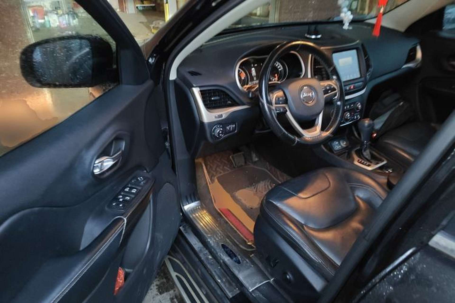Used Jeep Cherokee 2017 2.0L Superior Edition Driver Seat